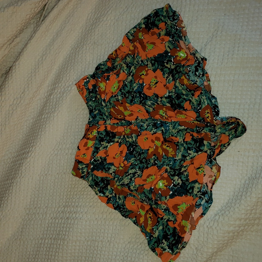 TOPSHOP • FLORAL STRETCHY HIGH WAISTED SHORTS